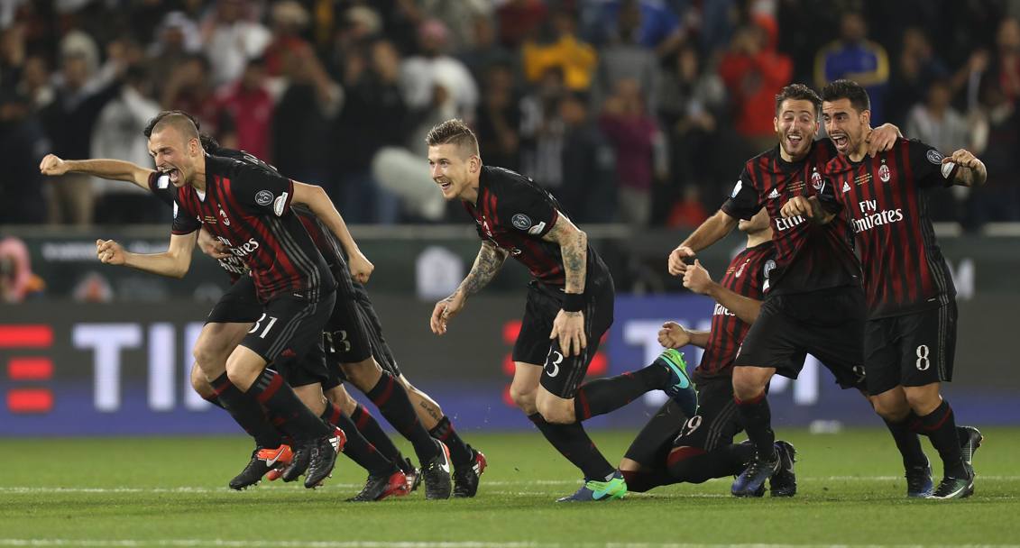 Vince il Milan, i giocatori possono festeggiare. Afp